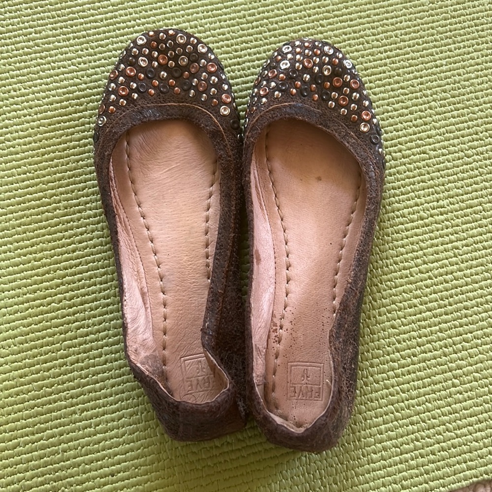 Frye Carson studded ballet flats. Size 5.5 women’s.